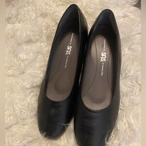 SAS Black Leather Round-Toe Ballet Flats